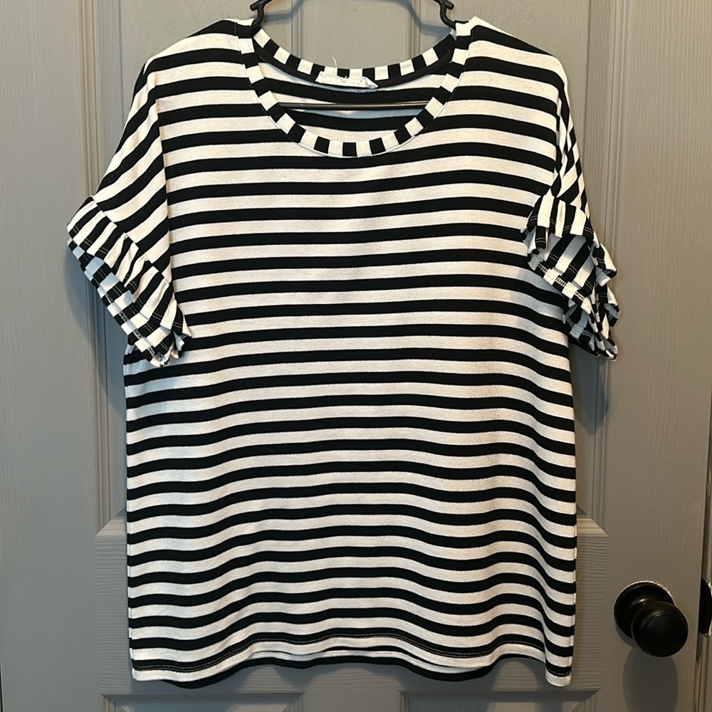 Jane and Delancey Ruffle Sleeve Tee